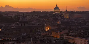 <b class=qtipBold><figcaption>Rome Sunset</figcaption></b><br>The sun sets over the Vatican in Rome, Italy.<br><em>© 2016 Chase Dekker Wild-Life Images</em> Rome Sunset