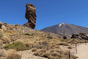 Roque Cinchado rock formation at the Roques de Garcia, lava rocks, Teide National Park Roque Cinchado rock formation at the Roques de Garcia, lava rocks, Teide National Park