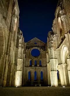 Images Dated 3rd January 2011: Ruins of the Abbey of San Galgano at night