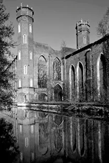 <b class=qtipBold><figcaption>Ruins of Levavasseur spinning mill</figcaption></b><br>Romantic ruins of the former Levavasseur spinning mill. A factory built as a true neo-Gothic cathedral. An exceptional industrial heritage.<br><em>© P. BIRON</em> Ruins of Levavasseur spinning mill