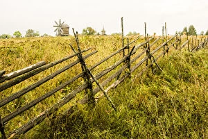 Images Dated 30th August 2006: Rural landscape with wooden fence, Kizhi Island, Lake Onega, Russia