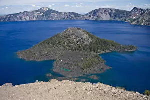 Images Dated 4th July 2014: Scenic view of Wizard Island, a volcanic cinder cone, in Crater Lake, Crater Lake National Park