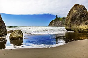 Seastack on Ruby Beach, Olympic Peninsula, Olympic National Park, Washington State, USA Seastack on Ruby Beach, Olympic Peninsula, Olympic National Park, Washington State, USA
