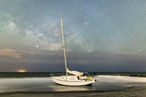 <b class=qtipBold><figcaption>Shipwrecked Milky Way</figcaption></b><br>The Milky Way rising above Folly Beach, South Carolina.<br><em>© ROBERT LOE</em> Shipwrecked Milky Way