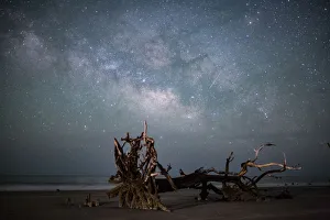 <b class=qtipBold><figcaption>A Shooting Star</figcaption></b><br>The Milky Way shot at Edisto Island, SC with a shooting star.<br><em>© ROBERT LOE</em> A Shooting Star