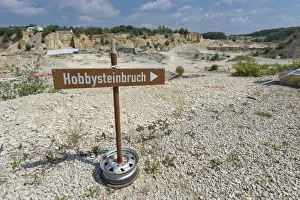 Sign to a Hobbysteinbruch, German for Hobby Quarry, quarry area of Untere Haardt Sign to a Hobbysteinbruch, German for Hobby Quarry, quarry area of Untere Haardt
