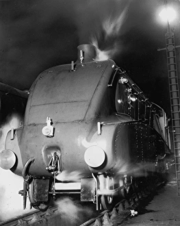 <b class=qtipBold><figcaption>Silver Link</figcaption></b><br>Silver Link, the new LNER streamlined engine, at King's Cross Station in London, September 1935. (Photo by Fox Photos/Hulton Archive/Getty Images)<br><em>© 2008 Getty Images</em> Silver Link