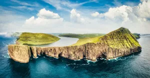 Sorvagsvatn, Leitisvatn lake hanging over the Atlantic Ocean, Faroe Islands Sorvagsvatn, Leitisvatn lake hanging over the Atlantic Ocean, Faroe Islands
