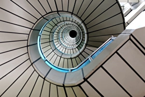 <b class=qtipBold><figcaption>Spiral</figcaption></b><br>Spiral staircase.<br><em>© Copyright 2010 Simon Bond</em> Spiral