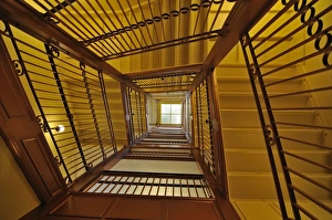 <b class=qtipBold><figcaption>Spiral Staircase</figcaption></b><br>A spiral staircase in The Virginia State Capitol Building in Richmond, Virginia.<br><em>© Matthew Carroll</em> Spiral Staircase