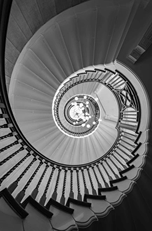 <b class=qtipBold><figcaption>Spiral staircase</figcaption></b><br>Grand spiral staircase.<br><em>© ©PeteRowbottom2013</em> Spiral staircase