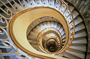 <b class=qtipBold><figcaption>Spiral staircase in Spain</figcaption></b><br><em>© Bruno de HOGUES</em> Spiral staircase in Spain