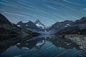 <b class=qtipBold><figcaption>Star Trail at Magog Lake</figcaption></b><br>It was a cold, but windless night.Luckily I got very clear reflection of star trails after about 2 hrs exposure.<br><em>© Mengzhonghua 2012</em> Star Trail at Magog Lake