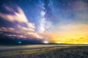 <b class=qtipBold><figcaption>Starburst Milky Way Galaxy</figcaption></b><br>The milky way bursting with colors and stars above Folly Beach, SC.<br><em>© Robert Loe</em> Starburst Milky Way Galaxy