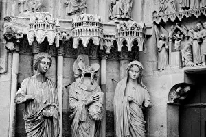 Statue on Notre-Dame de Reims, Reims Cathedral Statue on Notre-Dame de Reims, Reims Cathedral