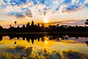 Status silhouette of Angkor Wat in sunrise, Cambodia Status silhouette of Angkor Wat in sunrise, Cambodia
