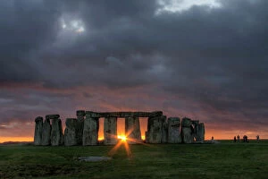Images Dated 27th December 2009: Stonehenge Sunset