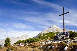 Summit cross, Mt Col Beccei or Pareispitze, Fanes-Sennes-Prags Nature Park, Alta Pusteria Valley, Dolomites Summit cross, Mt Col Beccei or Pareispitze, Fanes-Sennes-Prags Nature Park, Alta Pusteria Valley, Dolomites