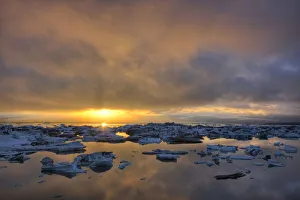 Related Images Gallery: Sunset over Jokulsarlon Glacier Lagoon, Iceland