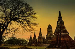 Cambodia Collection: Sunset old Temple wat Chaiwatthanaram