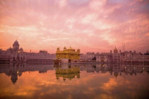 Sunset over Sikhisms holliest shrines:Golden Temple