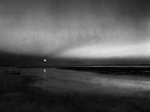 <b class=qtipBold><figcaption>Supermoon</figcaption></b><br>Worthing beach, West Sussex, supermoon.<br><em>© angelacollier2015</em> Supermoon