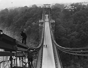 <b class=qtipBold><figcaption>Suspension Bridge</figcaption></b><br>Workmen conquer any fear of heights they might have as they set to work repainting the Clifton Suspension Bridge. Suspension Bridge