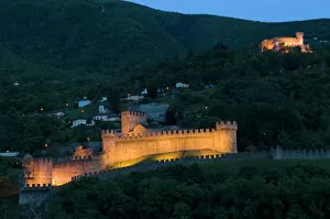 Images Dated 8th May 2007: Switzerland, Ticino, Bellinzona, Castello di Montebello at dusk