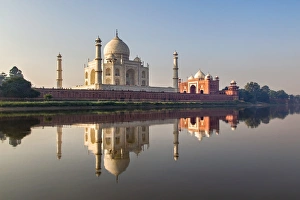 <b class=qtipBold><figcaption>Taj Mahal</figcaption></b><br>Sunrise at the Taj Mahal from the Yamuna River, Agra, Uttar Pradesh, India Taj Mahal