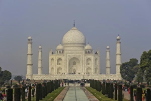 <b class=qtipBold><figcaption>Taj Mahal</figcaption></b><br>A classic view of the famous Taj Mahal, Agra, India<br><em>© Copyright Vincent Boisvert. All Rights Reserved</em> Taj Mahal