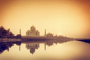<b class=qtipBold><figcaption>Taj Mahal, Agra, India</figcaption></b><br>Taj Mahal mausoleum reflected in the Yamuna River.<br><em>© Michele Falzone</em> Taj Mahal, Agra, India