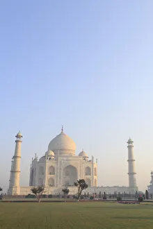 <b class=qtipBold><figcaption>Taj Mahal, Agra, India</figcaption></b><br><em>© This content is subject to copyright.</em> Taj Mahal, Agra, India
