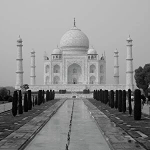 Images Dated 12th January 2009: Taj Mahal, Agra, Uttar Pradesh, India
