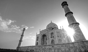 <b class=qtipBold><figcaption>Taj Mahal Close-up</figcaption></b><br>A rear view of the Taj Mahal, in Black & White Taj Mahal Close-up