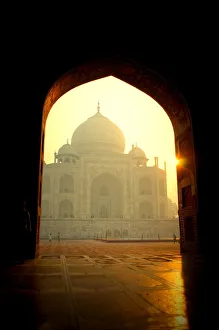 <b class=qtipBold><figcaption>Taj Mahal at dawn through doorway</figcaption></b> Taj Mahal at dawn through doorway