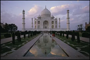 <b class=qtipBold><figcaption>Taj Mahal at dusk</figcaption></b><br><em>© © 1985 Chris Protopapas</em> Taj Mahal at dusk