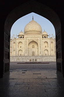 <b class=qtipBold><figcaption>the Taj Mahal framed in a doorway</figcaption></b><br>the Taj Mahal framed in the Mehmankhana doorway<br><em>© Martin Child</em> the Taj Mahal framed in a doorway