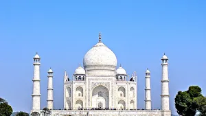 <b class=qtipBold><figcaption>Taj Mahal in India</figcaption></b><br>I travelled to India in Jan-Feb 2012. so I had been to Agra city. and I didn't miss visiting Taj Mahal so called one of the World's most beautiful architecture. I amazed how the architecture was built elegantly. its shape of stones were not forgotten in my memories. it was a wonderful experience. Taj Mahal in India