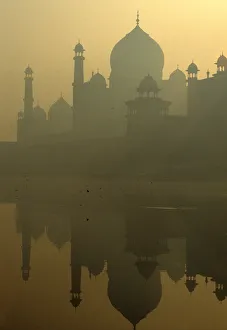<b class=qtipBold><figcaption>Taj Mahal, India</figcaption></b><br>Sunrise over the Taj Mahal, Agra, India.<br><em>© Neal Wilson</em> Taj Mahal, India