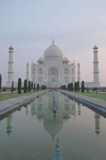 <b class=qtipBold><figcaption>Taj Mahal at sunrise</figcaption></b><br>The iconic Taj Mahal taken at sunrise when few people were there. The reflection of Taj in the pool is wonderful. Taj Mahal at sunrise
