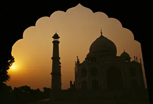 <b class=qtipBold><figcaption>Taj Mahal at sunset in Agra, India</figcaption></b><br>Taj Mahal at sunset in Agra, India. Taj Mahal at sunset in Agra, India