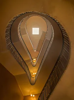 <b class=qtipBold><figcaption>Tear Drop Stairway</figcaption></b><br><em>© © Bhaskar Dutta, 2015</em> Tear Drop Stairway