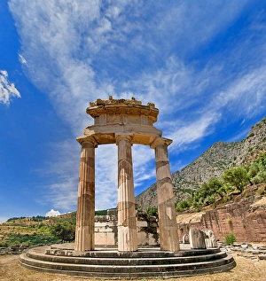 <b class=qtipBold><figcaption>Tholos of Athena Pronaia</figcaption></b><br>Tholos is perhaps the most characteristic monument of Delphi, which dominates the sanctuary of Athena Pronaia between the newest temple of Athena and the treasure of Massalioton. This masterpiece of classical architecture, which, however, ignore the use. Has been associated with chthonic cult, however, Pausanias, who saw the ruins of the 2nd century. A.D. not to mention as a temple. The impressive circular building dating to 380 BC As we learn from Vitruvius, the architect responsible for the construction of the dome was Theodore from Phocea or Phocis, who, indeed, had written a book on how it was built.<br><em>© Tilis</em> Tholos of Athena Pronaia