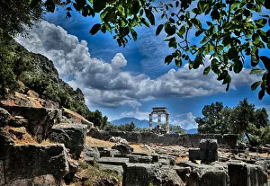 <b class=qtipBold><figcaption>Tholos of Athena Pronaia 3</figcaption></b><br>Tholos is perhaps the most characteristic monument of Delphi, which dominates the sanctuary of Athena Pronaia between the newest temple of Athena and the treasure of Massalioton. This masterpiece of classical architecture, which, however, ignore the use. Has been associated with chthonic cult, however, Pausanias, who saw the ruins of the 2nd century. A.D. not to mention as a temple. The impressive circular building dating to 380 BC As we learn from Vitruvius, the architect responsible for the construction of the dome was Theodore from Phocea or Phocis, who, indeed, had written a book on how it was built.<br><em>© Tilis</em> Tholos of Athena Pronaia 3