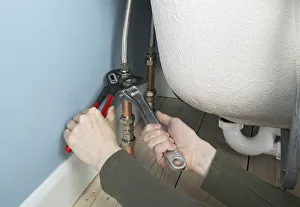 Tightening flexible connectors attached to a bath with an adjustable spanner and grips Tightening flexible connectors attached to a bath with an adjustable spanner and grips