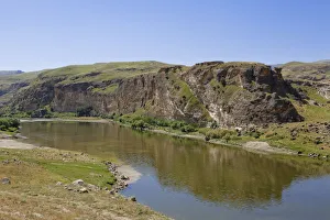 Tigris River, near Hasankeyf, Batman Province, Southeastern Anatolia Region, Anatolia, Turkey Tigris River, near Hasankeyf, Batman Province, Southeastern Anatolia Region, Anatolia, Turkey