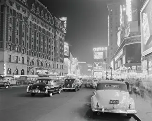 Broadway Gallery: Times Square at night