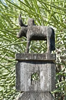 Toliara Gallery: Totem carved from wood, bull, arboretum of Tulear or Toliara, Madagascar