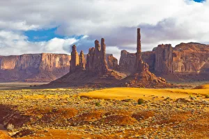 <b class=qtipBold><figcaption>The Totem Pole in Monument Valley</figcaption></b><br>A view of the famous Totem Pole spire in Monument Valley from across the valley floor.<br><em>© © 2015 Tom Roche</em> The Totem Pole in Monument Valley