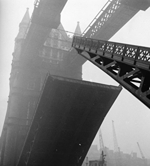 <b class=qtipBold><figcaption>Tower Bridge</figcaption></b><br>circa 1950: Tower Bridge in London in operation with its bascules lifted mid-air. (Photo by George Pickow/Three Lions/Getty Images) Tower Bridge